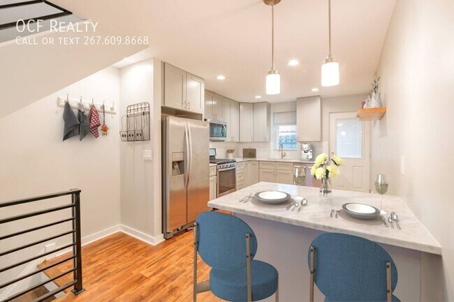 Building Photo - Large Renovated Point Breeze Home with Fro...