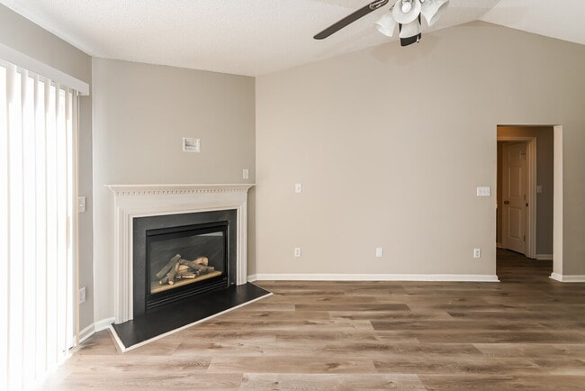 Foto del edificio - 3015 Mallard Forest Dr