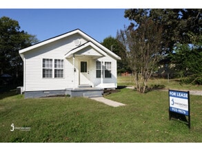 Building Photo - 1105 Turner St Building Photo - 1105 Turner St