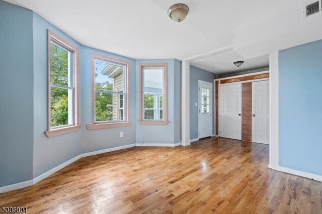 Foto del edificio - 14 Treacy Ave