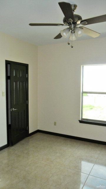Building Photo - 1200 E Daffodil Ave