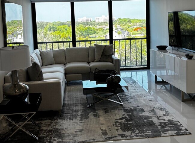 Foto del edificio - 7847 Lakeside Blvd