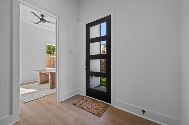 Foto del edificio - 5705 Dolores St