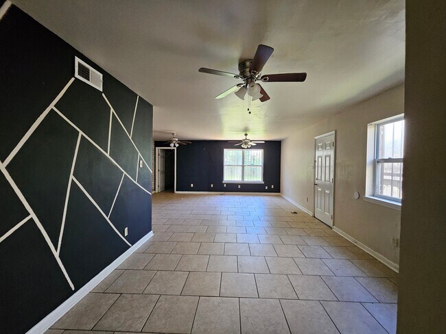 Building Photo - 6972 Bundy Rd