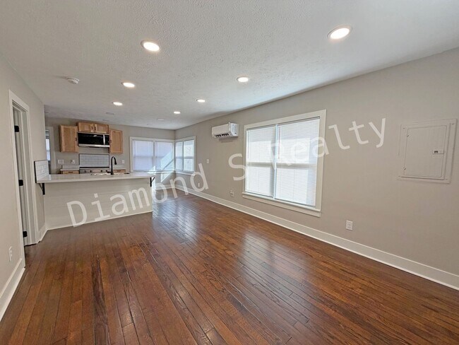 Building Photo - **Stunning Renovated 1-Bed Home Now Available**