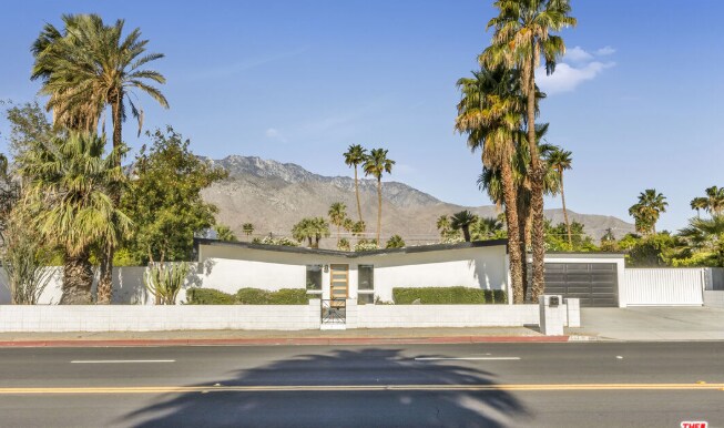 Foto principal - 547 N Farrell Dr