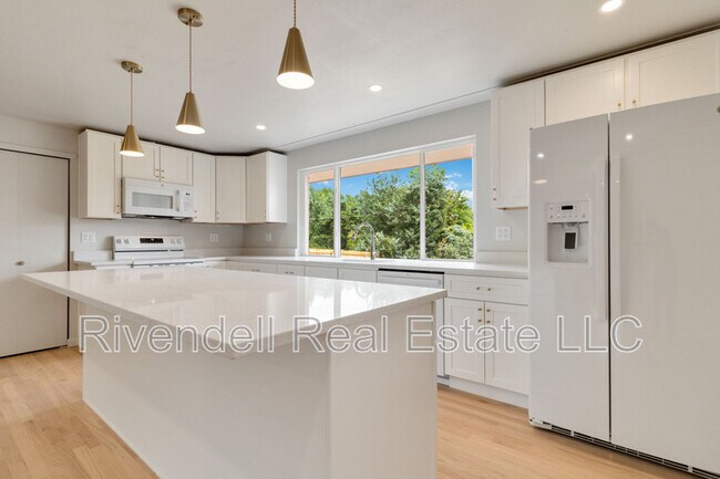 Building Photo - 3302 Yarrow Ct