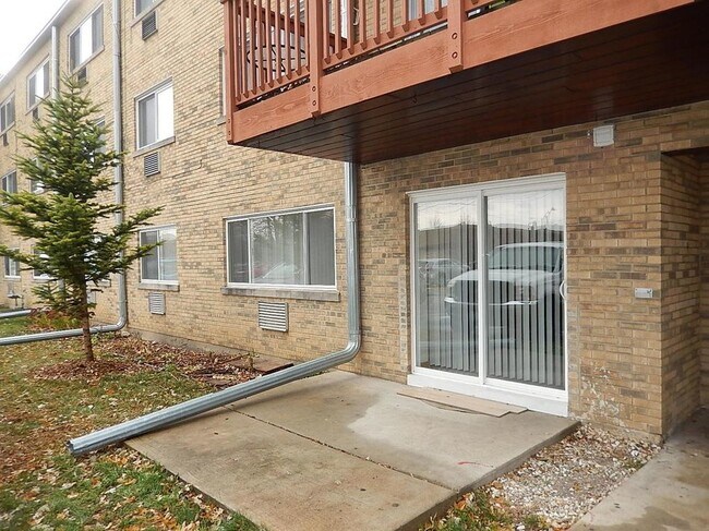 Building Photo - 702 Dempster St
