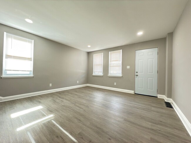 Foto del edificio - Fully renovated Three-Bedroom In Baltimore