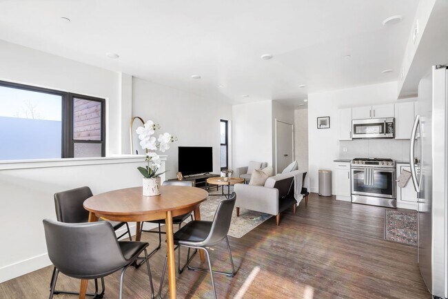 Foto del edificio - Modern 2 Bed / 2 Bath Townhome in Salt Lak...
