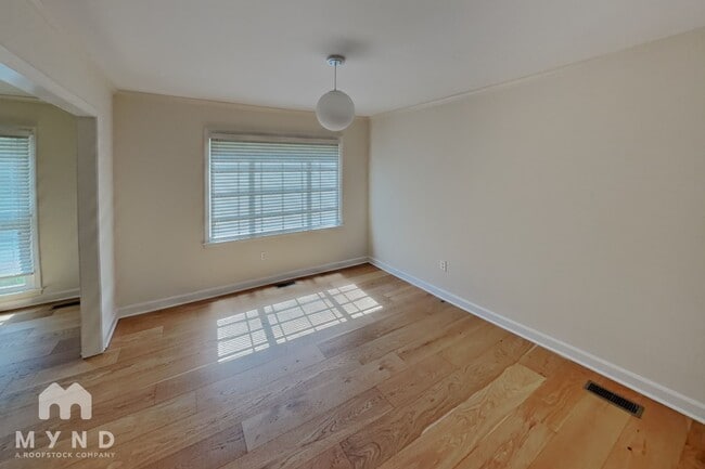 Building Photo - 2335 Hickory Crest Dr