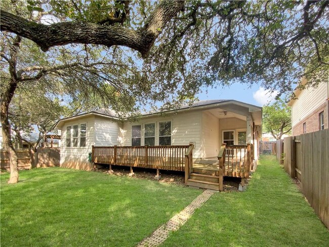 Building Photo - Spacious Round Rock Home