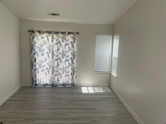 Foto del edificio - 1424 Santander Ct