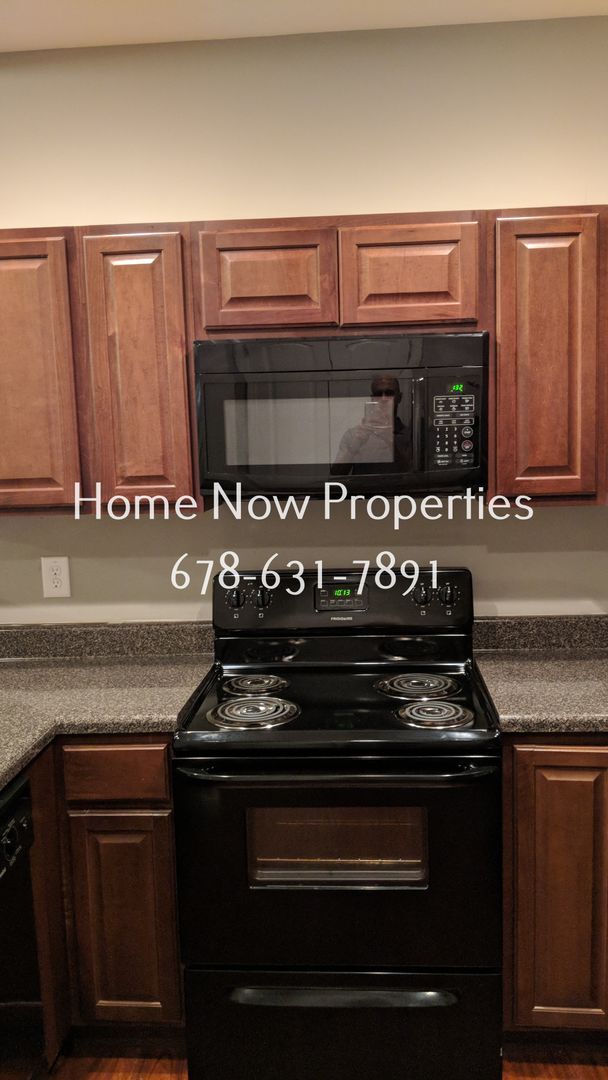 Photo - Renovated Townhome w/ Hardwood Floors + Updated Kitchen!