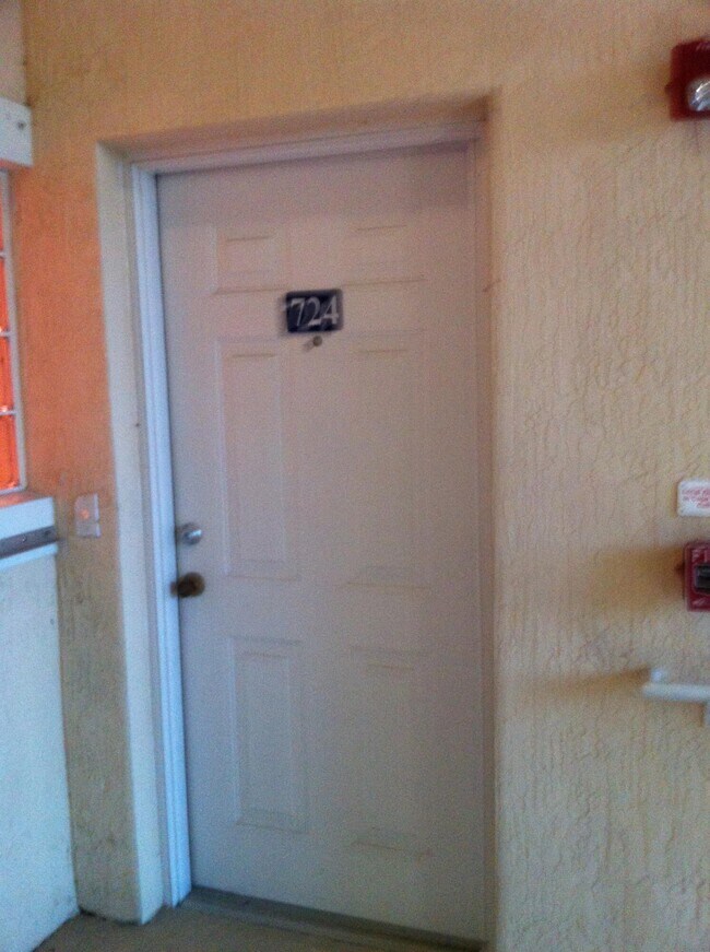 Foto del edificio - 1145 Golden Lakes Blvd