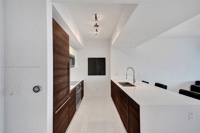 Building Photo - 301 Altara Ave