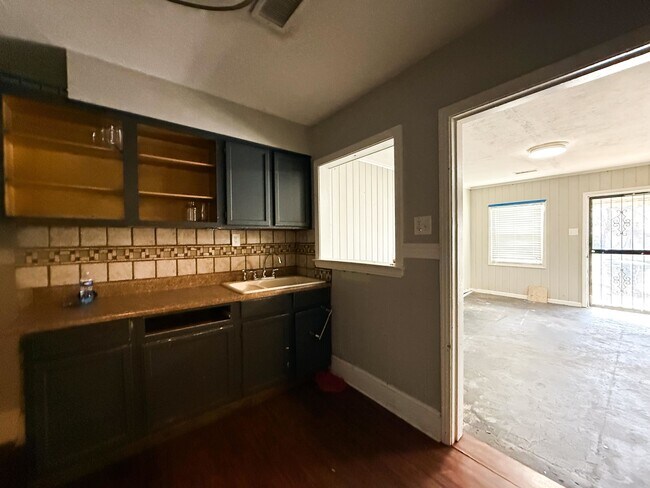 Foto del edificio - 1027 Waring Rd