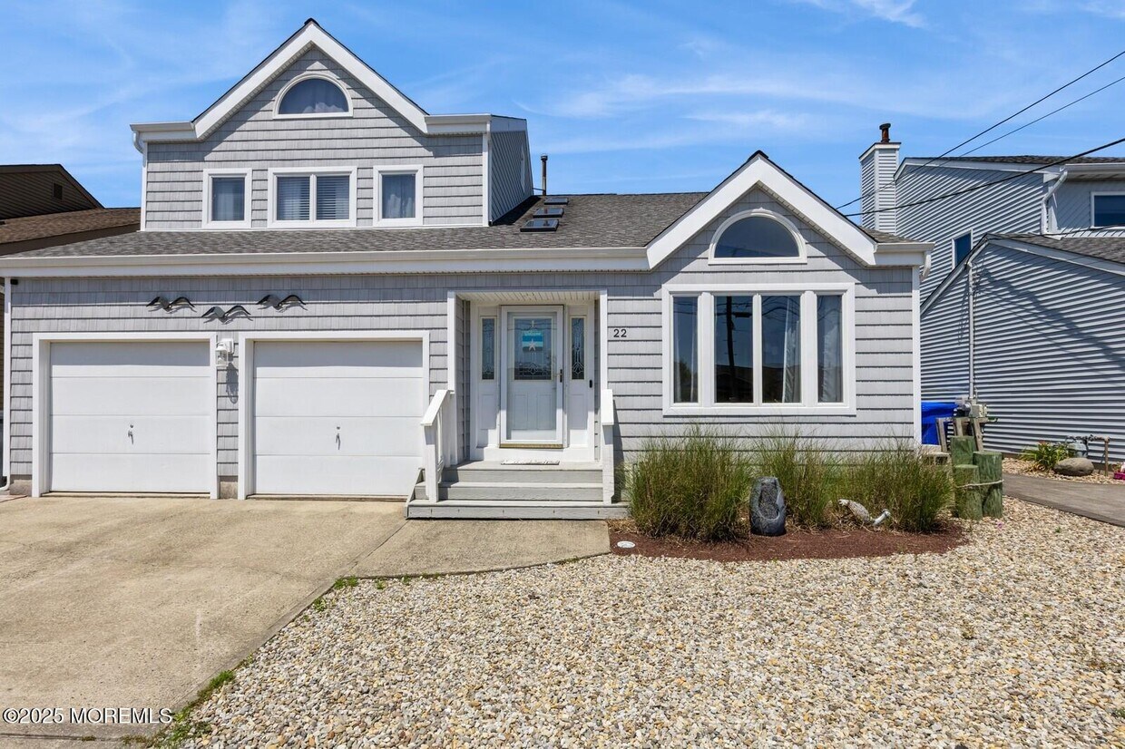 Primary Photo - 22 Longpoint Dr