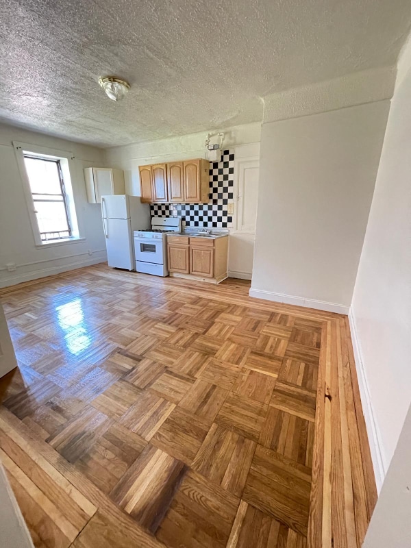 Building Photo - 4120 Carpenter Ave