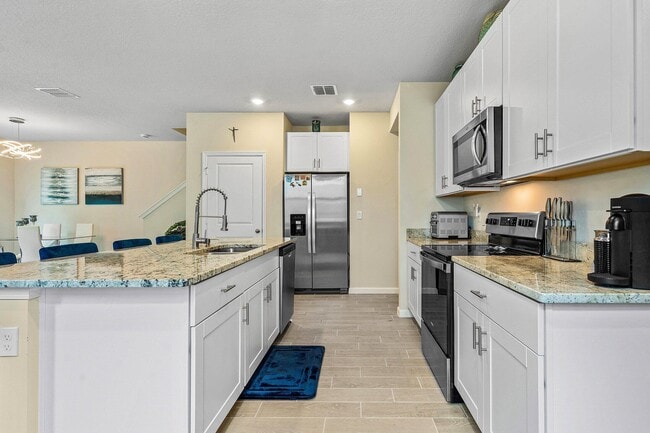 Building Photo - 5623 Enclave Dr