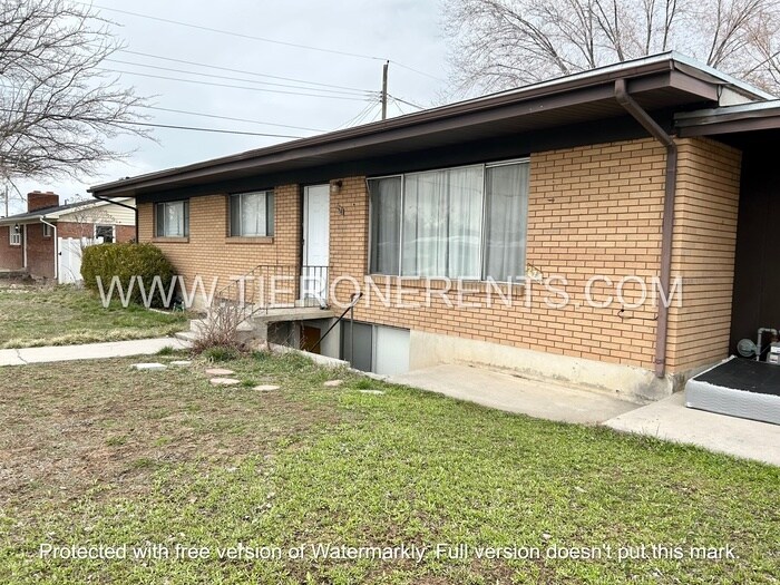 Primary Photo - Charming and spacious basement unit priced...