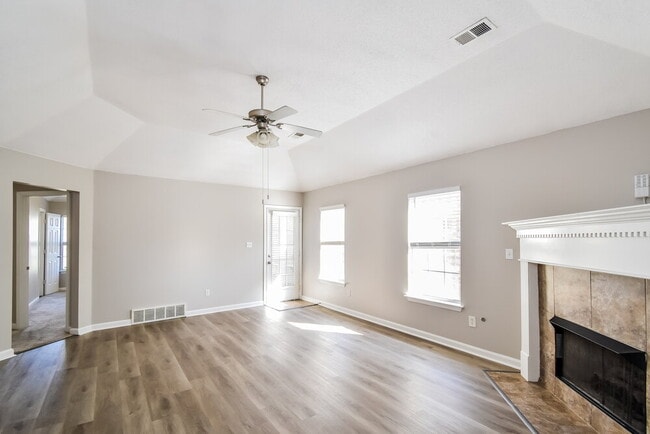 Building Photo - 7862 Fallstone Rd