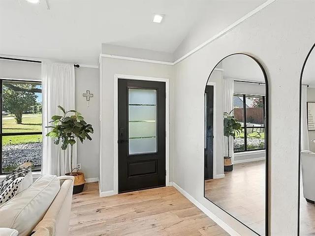 Foto del edificio - 16485 Red Wood Cir N