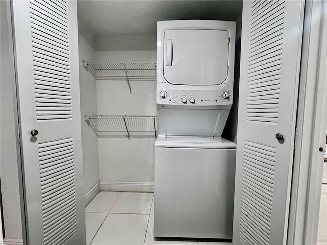 Foto del edificio - 2580 NW 56th Ave