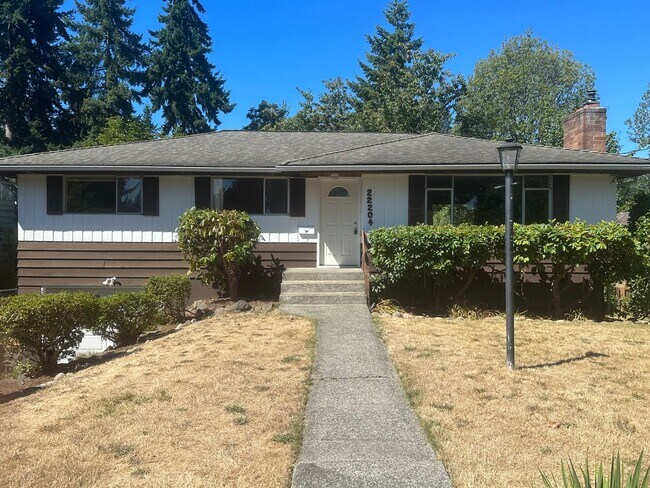 Building Photo - Updated 3-Bedroom Home with Deck & Garage in Mountlake Terrace!!!