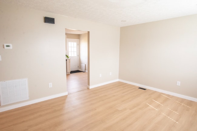 Foto del edificio - 2451 Cecil Ave