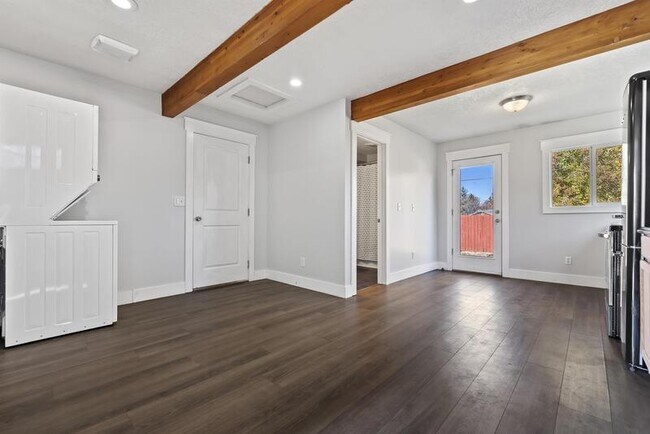 Building Photo - 3718 Custer Dr