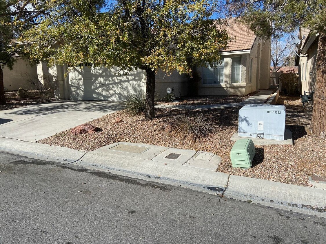 Primary Photo - 3/2 charming single-story home located in the desirable Summerlin