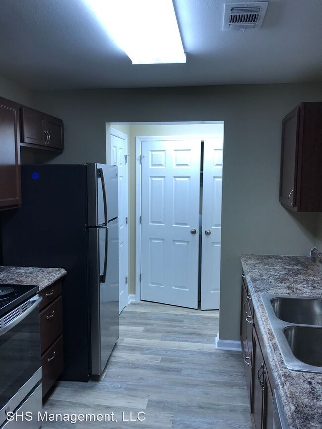 Building Photo - 4 br, 2 bath House - 209 Iris Circle