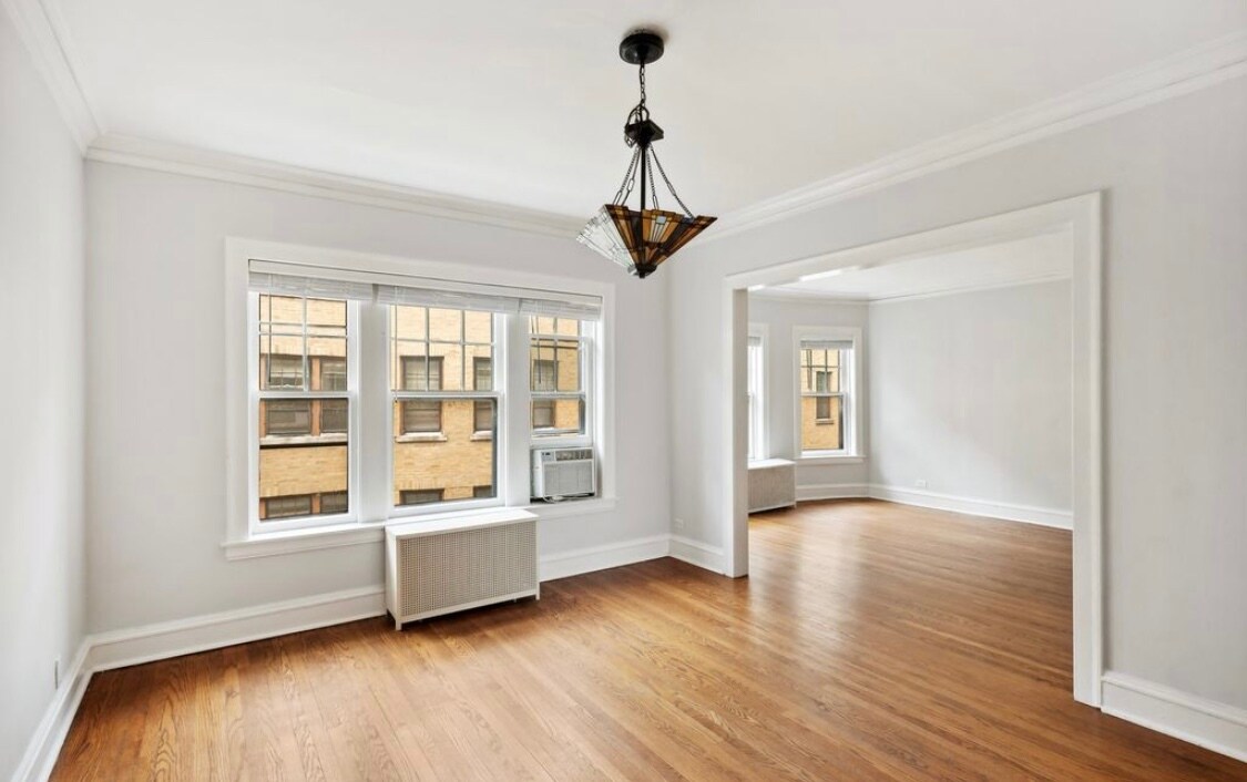 Dining room/living room - 826 Michigan Ave