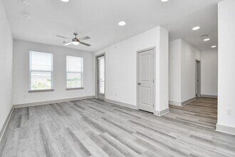 Building Photo - 2020 Grandway Dr