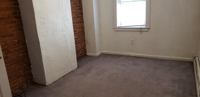 Building Photo - 66 Murdock St