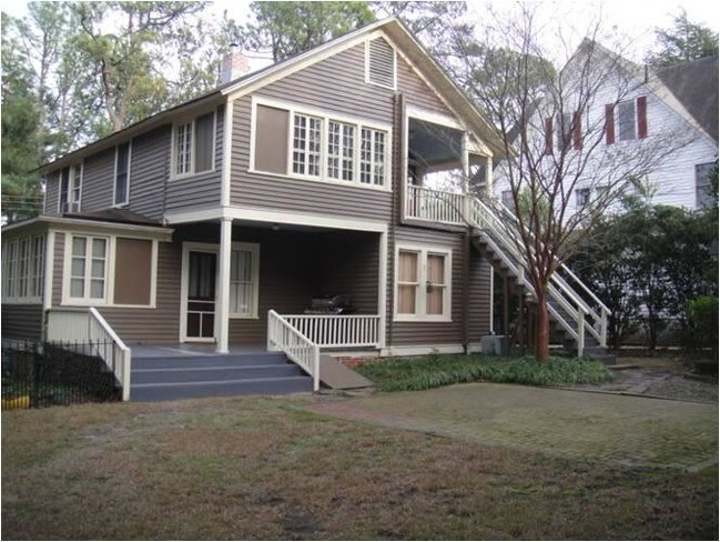 Building Photo - 220 E Vermont Ave