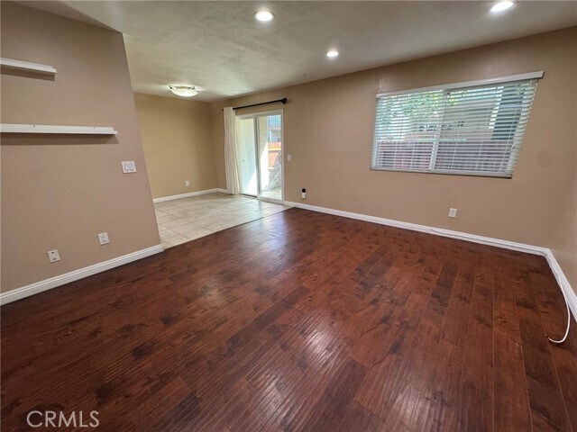 Foto del edificio - 23659 Golden Springs Dr