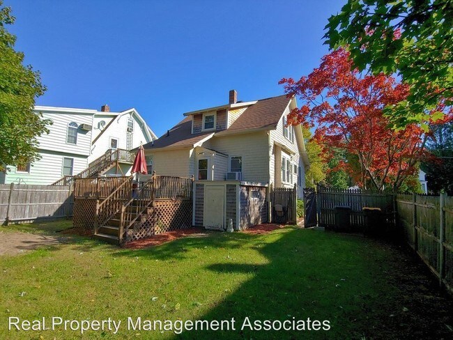 Building Photo - 3 br, 1.5 bath House - 144 Spruce St