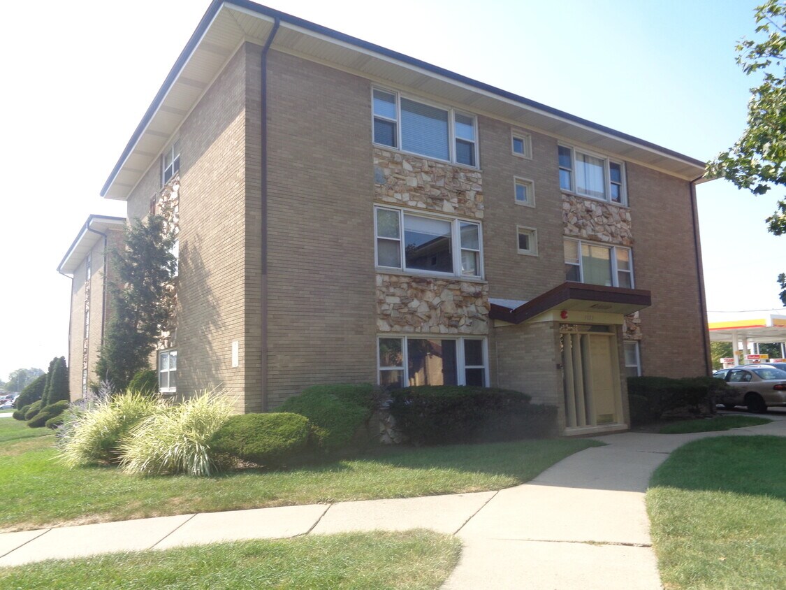 Primary Photo - 3182 W Meadow Ln Dr