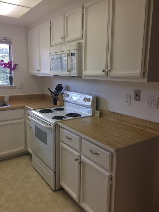 Building Photo - 2 bedroom in Oakland CA 94605