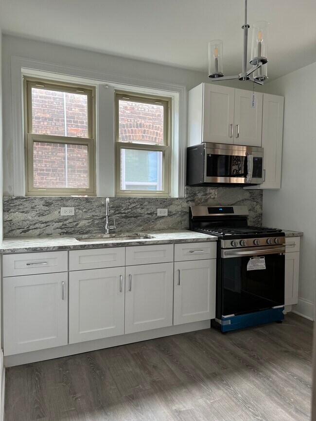 Cocina - 9434 S Justine St