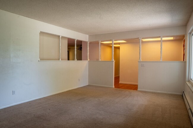Building Photo - Spacious 6 bedroom home with 3 non conform...