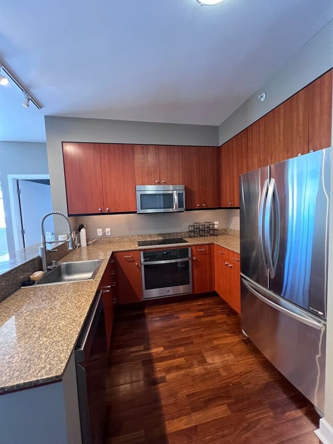 Building Photo - Epic REA - Beautiful top floor with an ama...