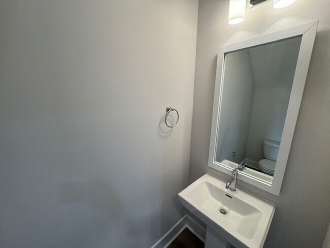Foto del edificio - Might as well be brand new townhome!