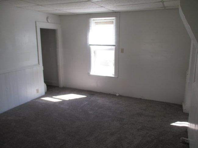 Building Photo - 922 Cameron Ave