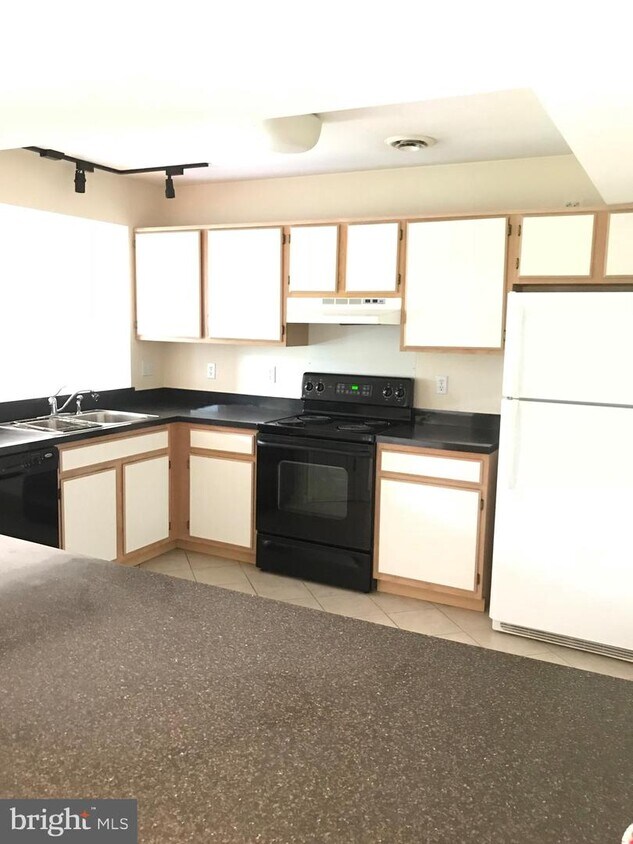Primary Photo - 1512 MacIntosh Way