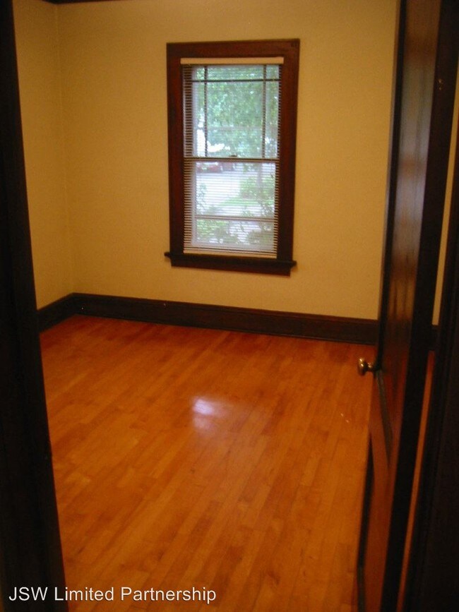 Building Photo - 450 N Few St
