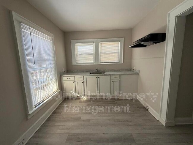 Foto del edificio - 1621 N Hamilton St