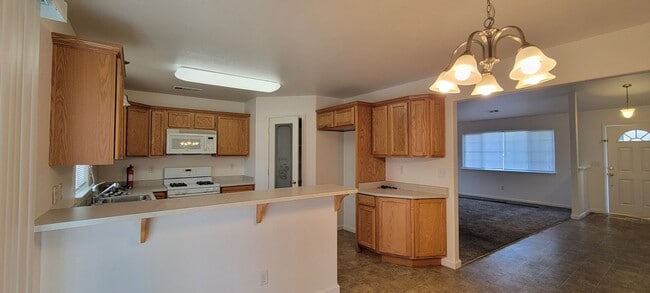 Foto del edificio - Great Anderson Location on Corner Lot, 3 Bedroom, 2 Bath Home